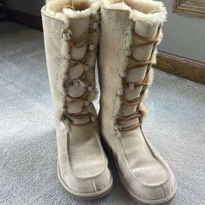 Whitish Ugg boot like new
